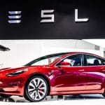 הבוקר הכלכלי: טסלה מכה את התחזיות ועוברת לראשונה לרווח של מיליארד דולר ברבעון השני