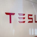 מניית טסלה צונחת, והסיבה לא קשורה לשוק ההון