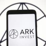 קאת’י ווד וקרן ארק (ARK) קונות ניירות ערך וקריפטו עכשיו – כי מה שיורד, חייב לעלות
