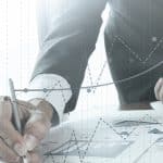 השקעה במיקוד גיאוגרפי מהווה יתרון יחסי? השוואת קרנות השתלמות של המוסדיים