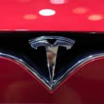 ארה”ב מגבילה מכירת שבבים – מדוע זה משפיע על מניית טסלה?